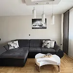 Apartment Flower House 6